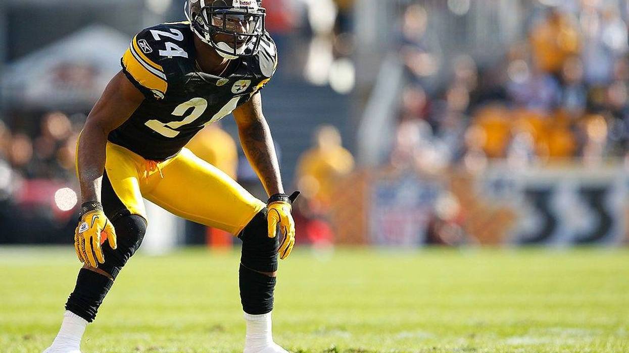Ike Taylor in defensive position