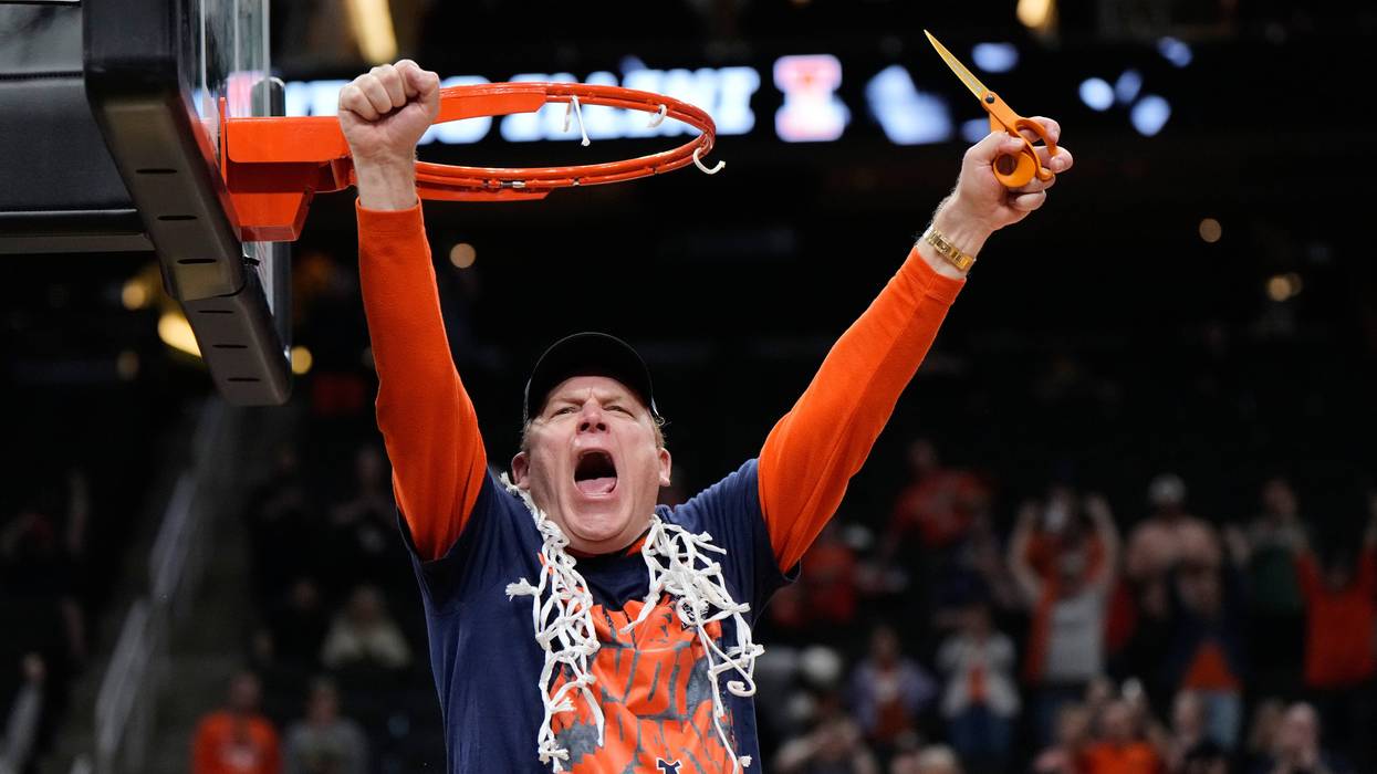 Illinois powers its way to its first Final Four in 21 years, beating Iowa 71-59