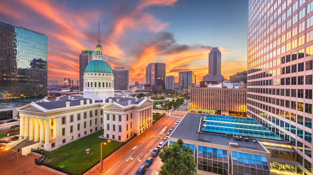 image of st. louis downtown -- courthouse, other buildings -- at sunset