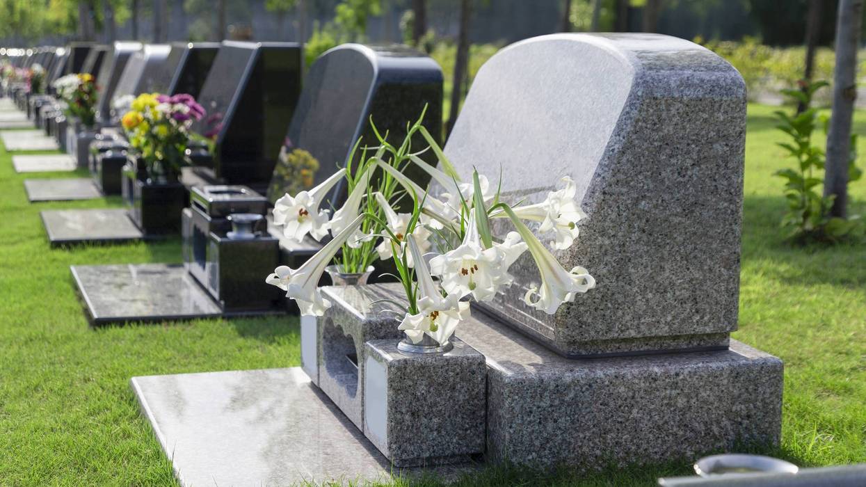Image of tombstone in cemetery