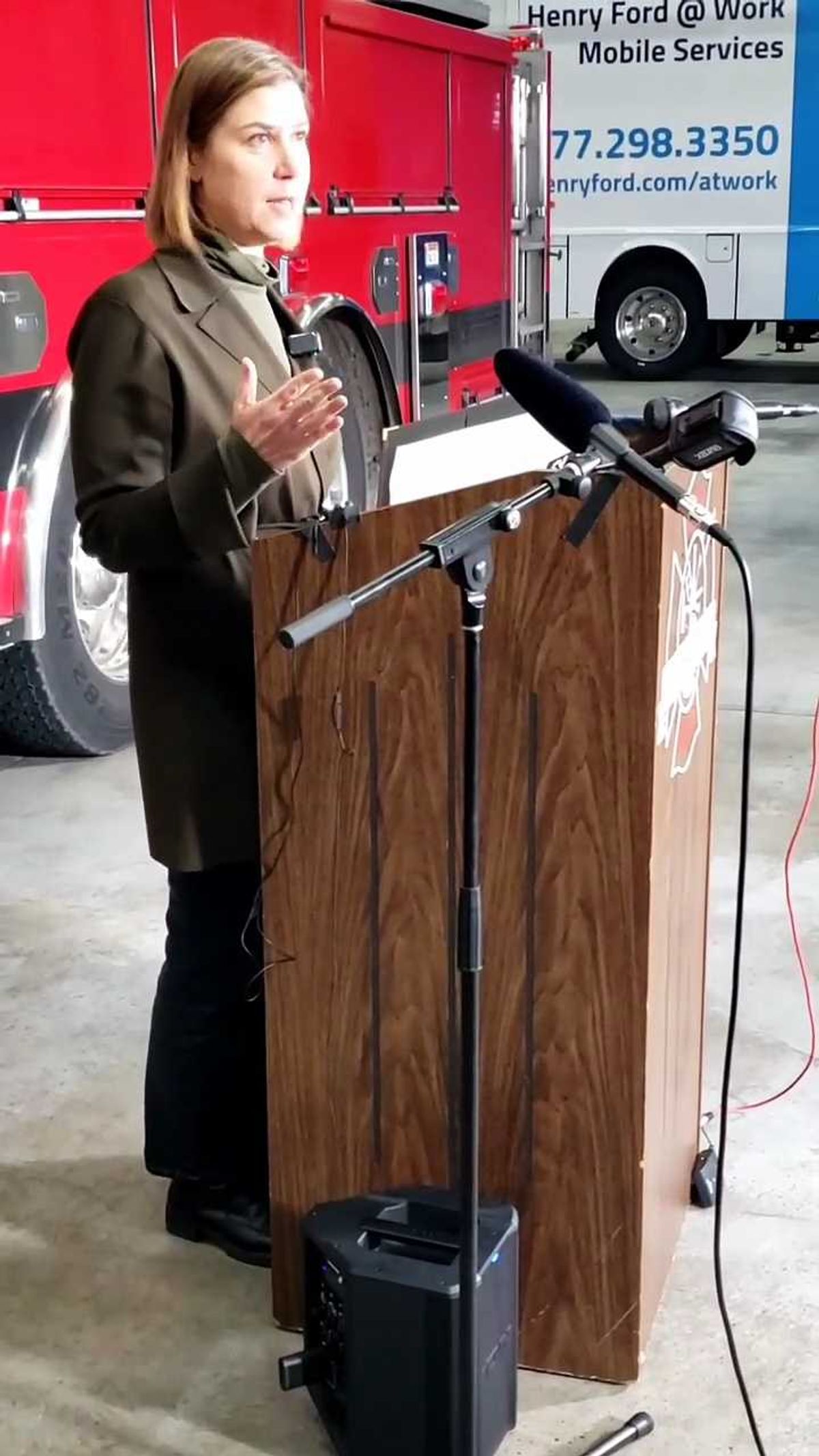 Americans are dissatisfied with the economy this holiday season: poll