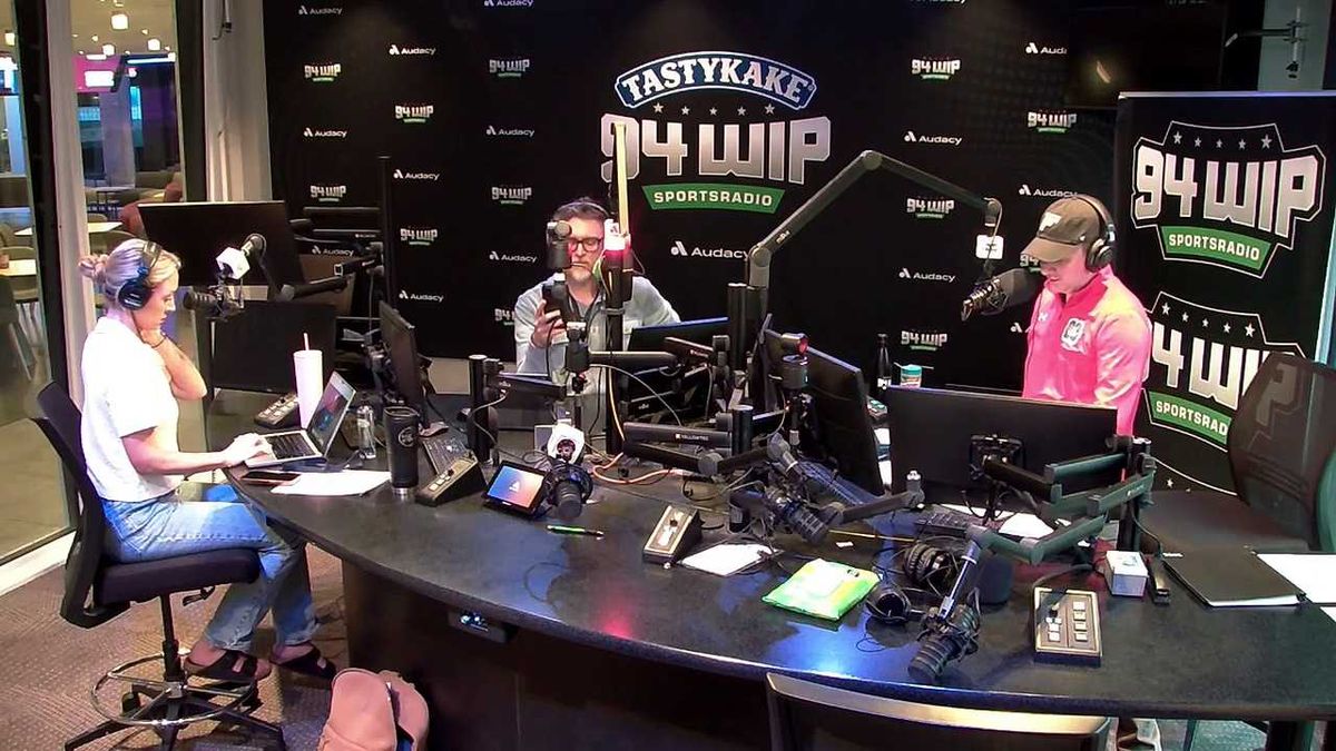 Bryce Huff addresses awful season with Eagles, blaming the situation