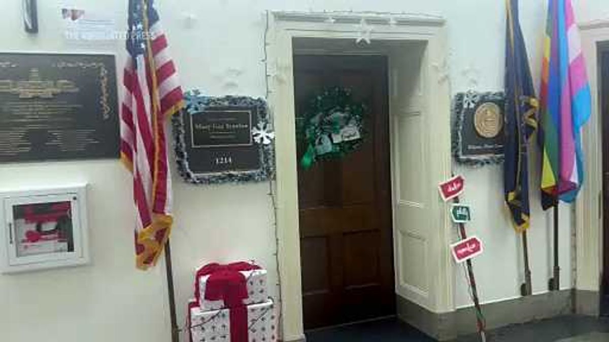 Man known as 'Lectern Guy' for his role in Jan. 6 riot filed to run for office