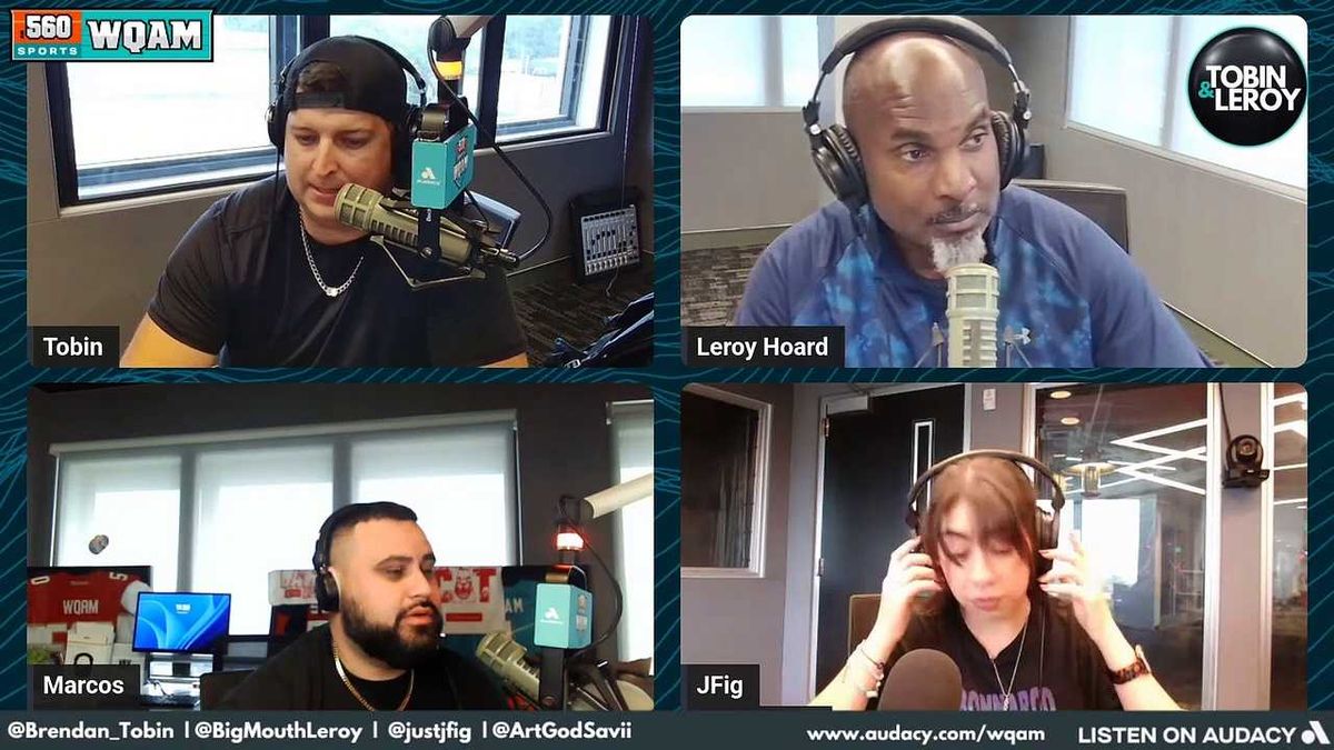 Massive gorilla smashes glass at San Diego Zoo