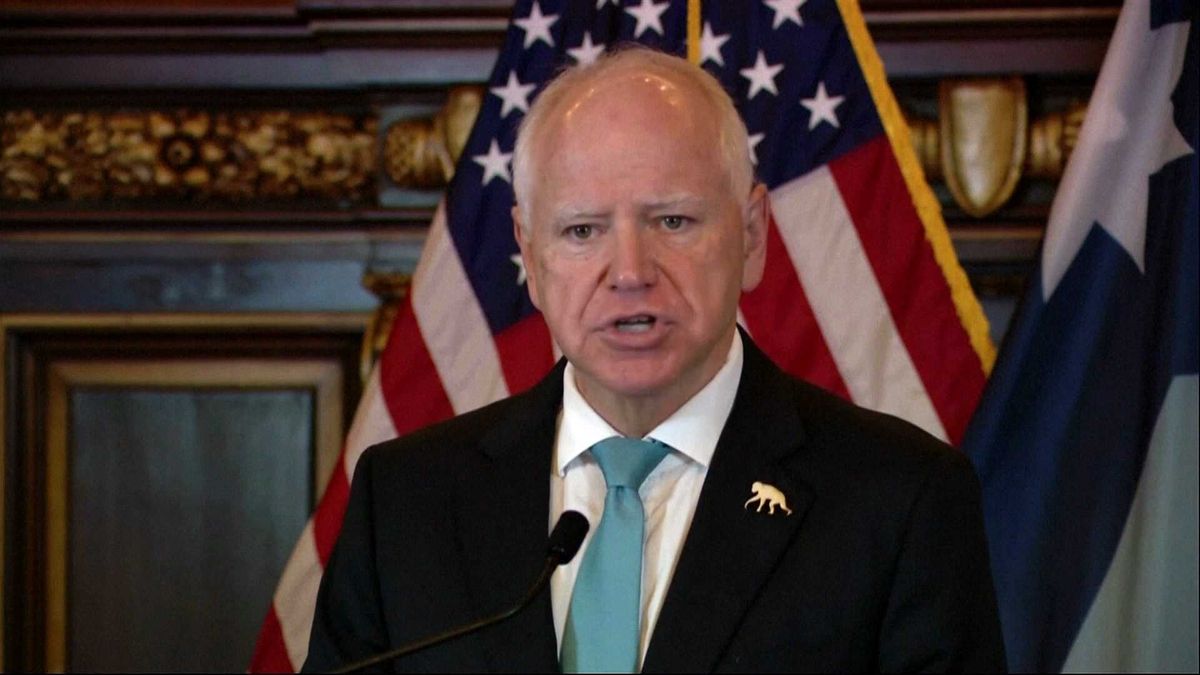 Government shutdown rolls on with no end in sight, but Sen. Amy Klobuchar says President Trump could speed it up