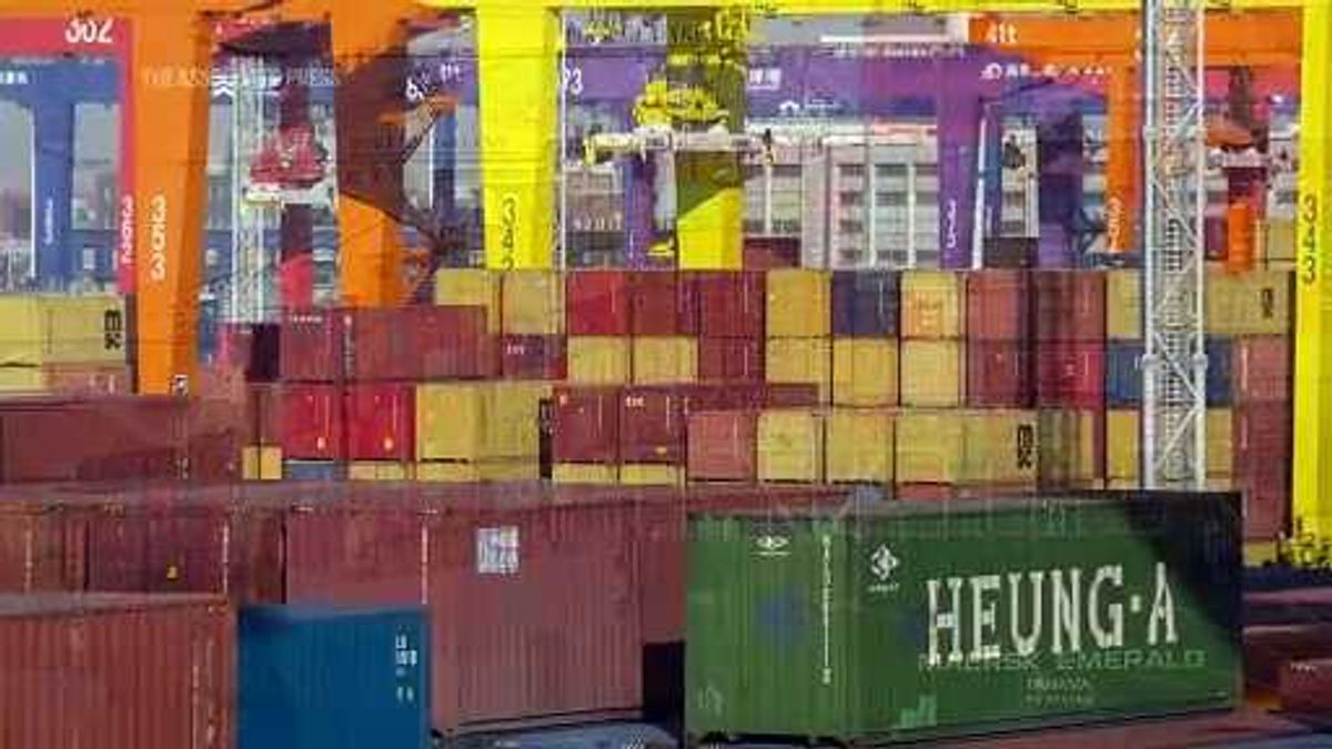 Searches for 'moving to Canada' spike after US election