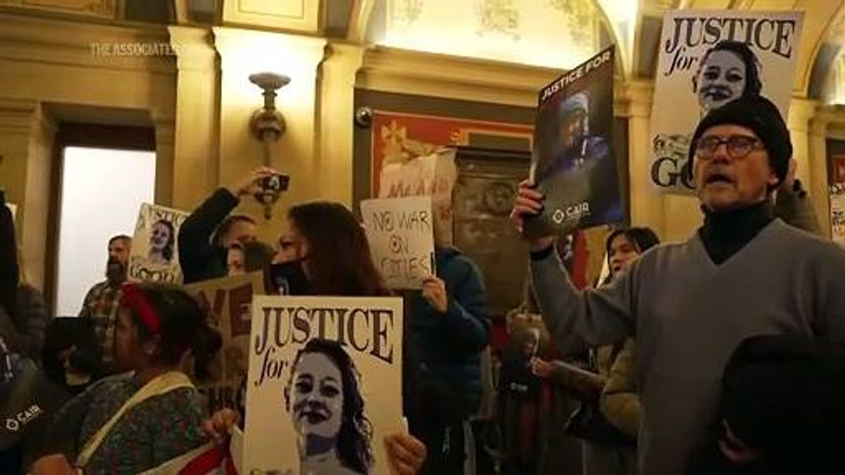 Sen. Amy Klobuchar telling federal officials to begin drawing ICE agents out of Minnesota 'as quickly as possible'