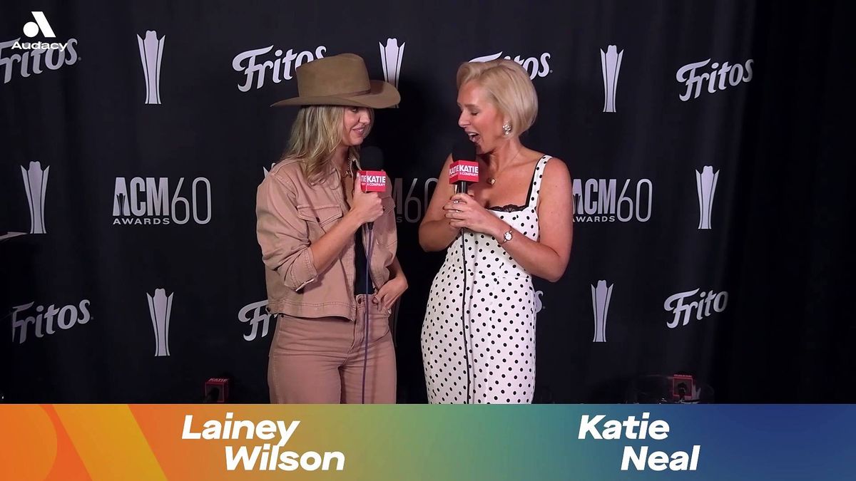 Lainey Wilson details new music, feature film debut, and more backstage at the 2025 ACM Awards