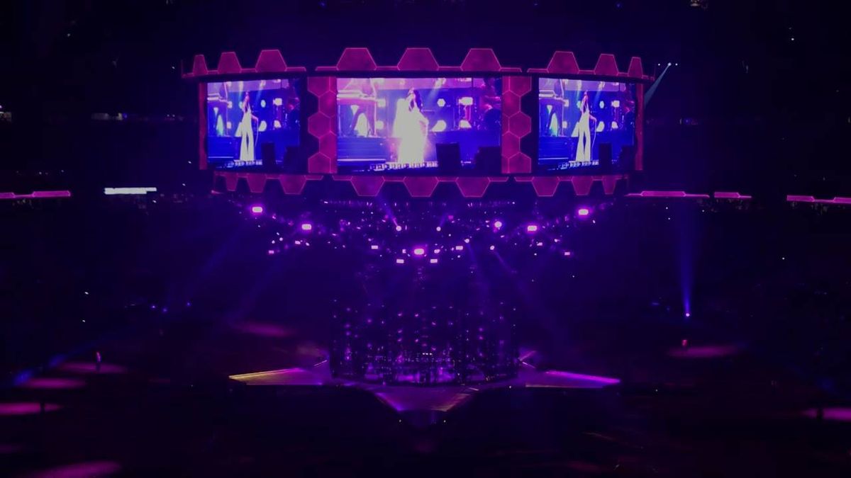 Kacey Musgraves Covers Selena, Rides Horse at Houston Rodeo