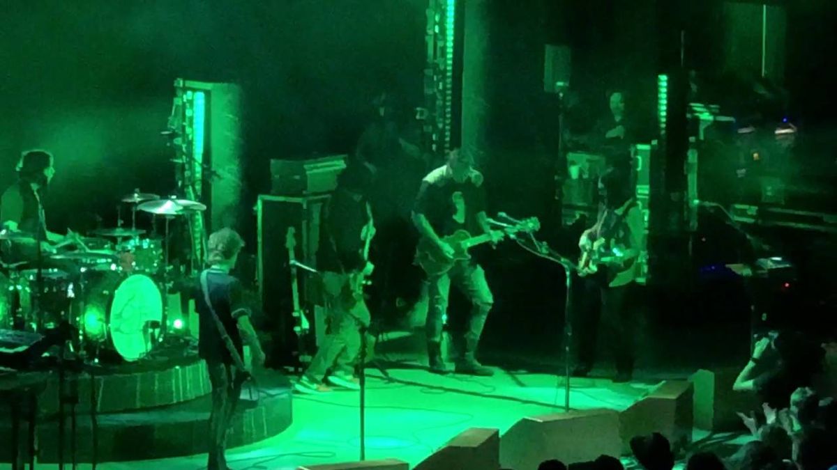 Josh Homme Jams With The Raconteurs On-Stage