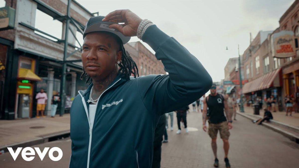 @kidfresh937 Hot Vide Pick @moneybaggyo Nun Like Me And Happy Birthday