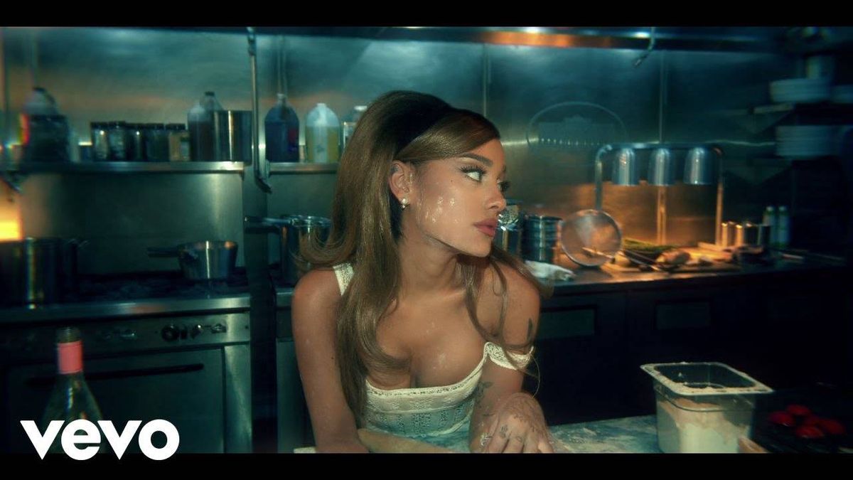 @kidfresh937 Hot Video Pick Saturday @arianagrande Positions