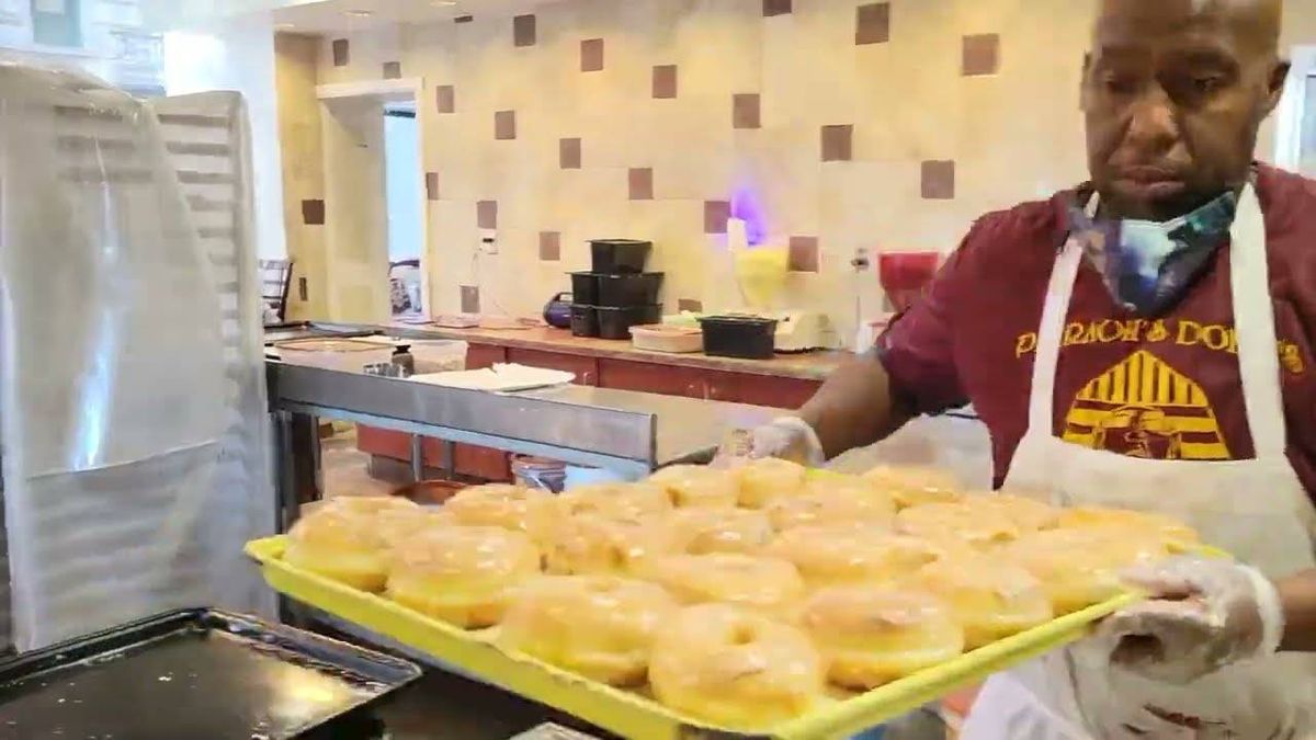 Roaming St. Louis: 'Time and patience' make the donuts at Pharaoh's