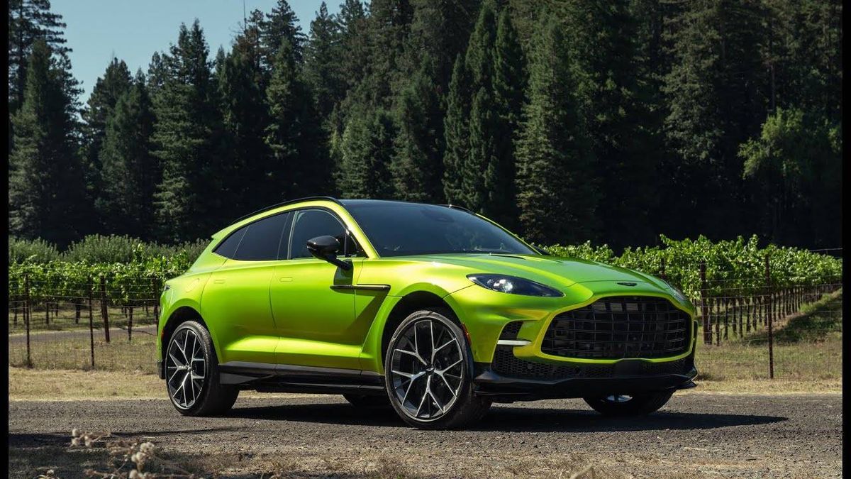 2025 Aston Martin DBX707: Power and Prestige