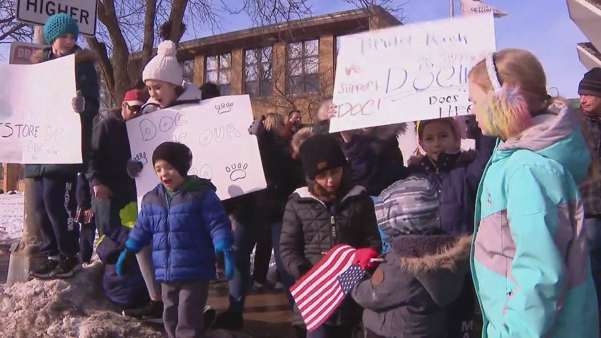 Evergreen Park Catholic school fires principal who defied mask mandate