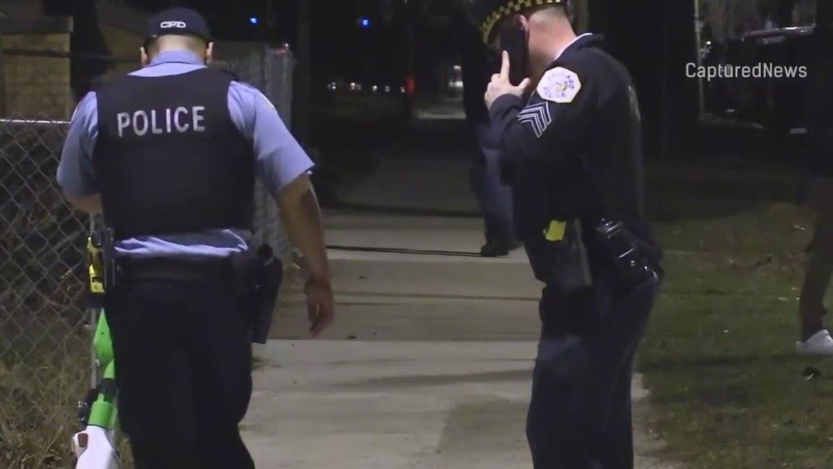 2 CPD officers hurt in NW Side crash after squad car swerves to avoid scooter