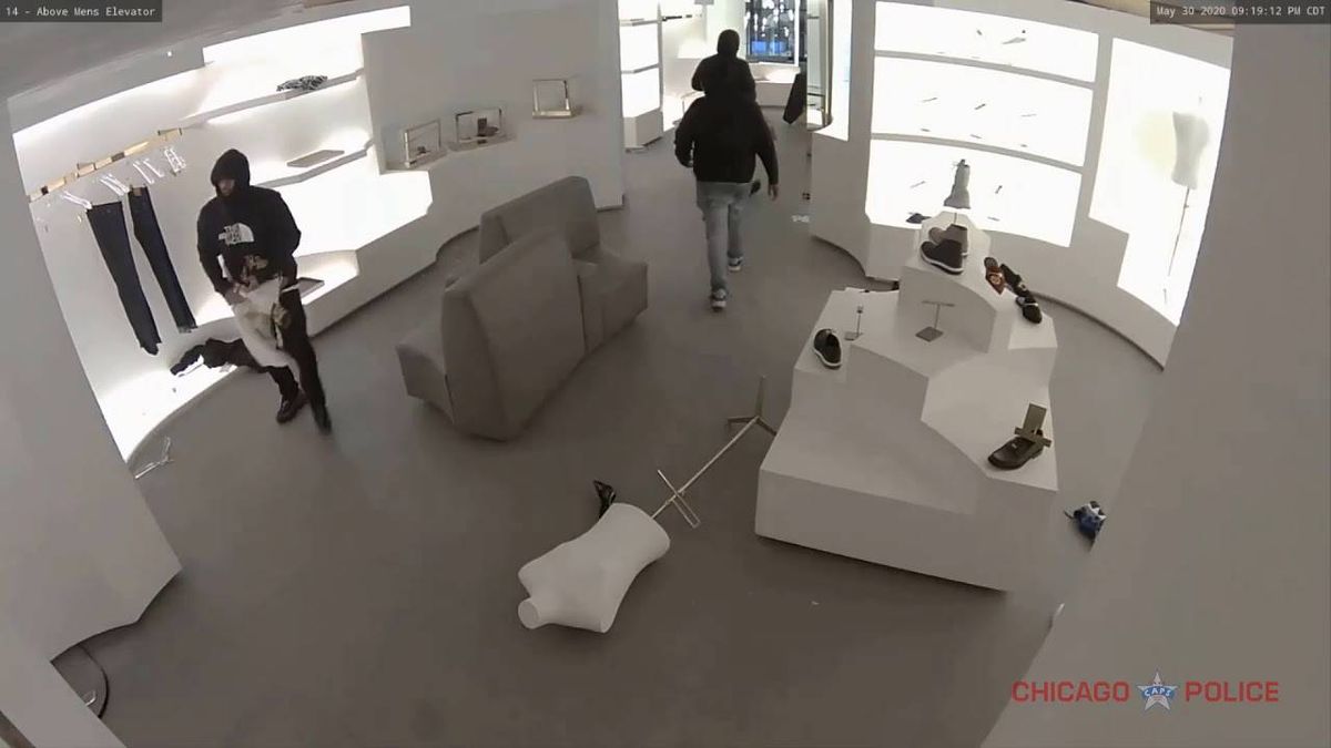 Chicago police seek more looting suspects