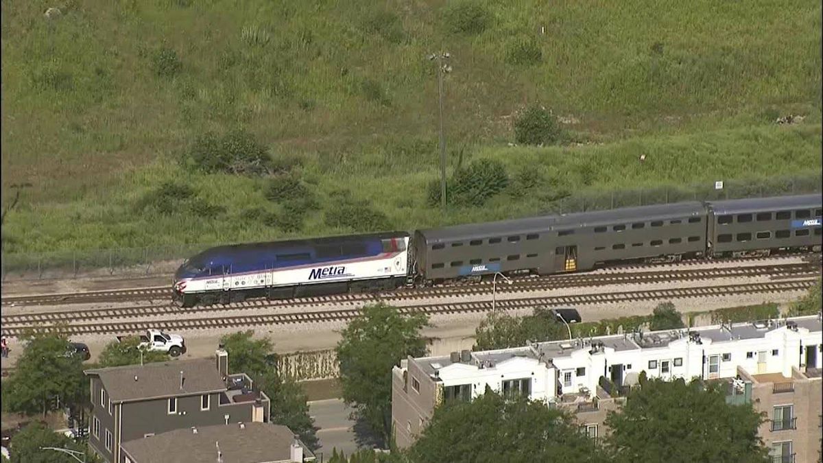 Rock Island Metra train derails near LaSalle Street Station