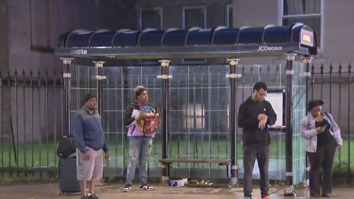 South Shore commuters robbed at gunpoint while waiting at CTA bus stop: Police