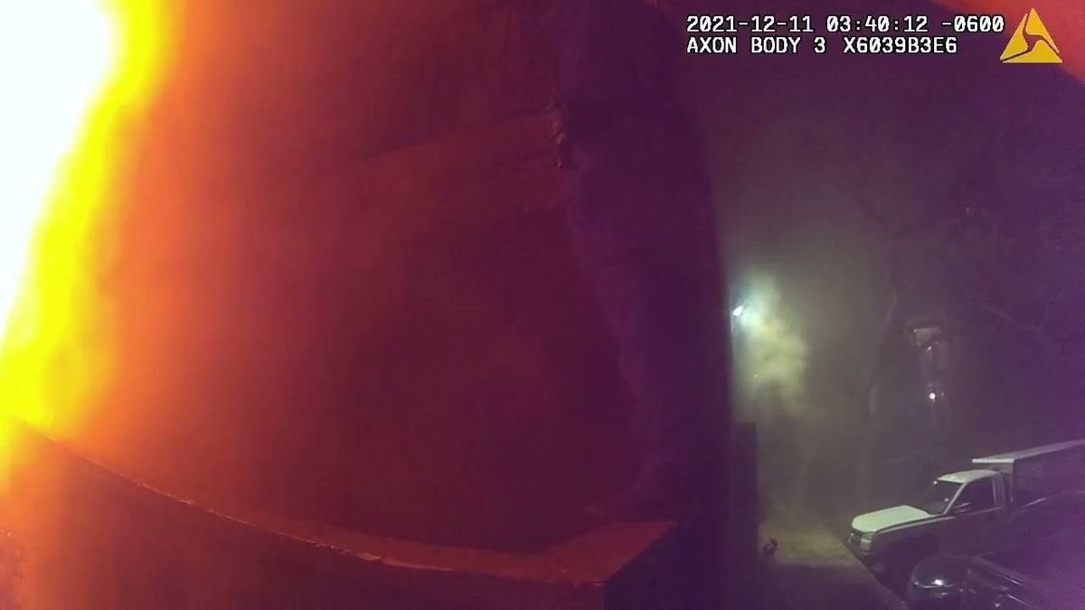 Austin PD nominates officers for medals after saving girl and mother from burning apartment