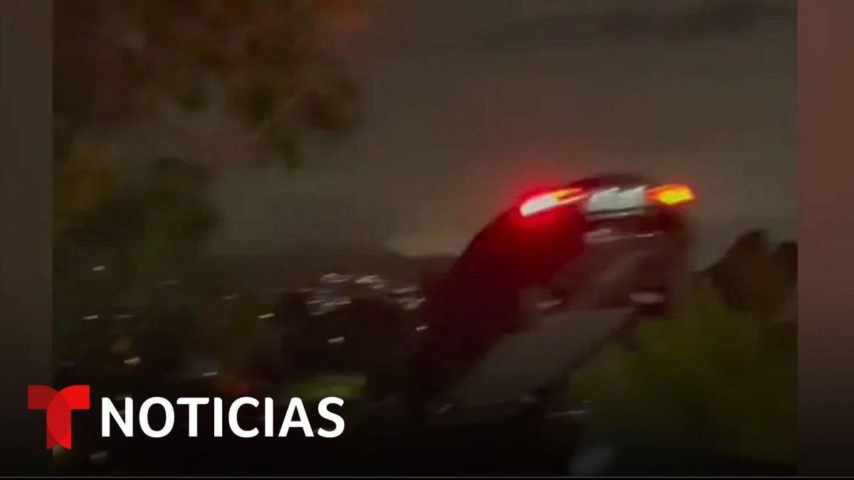 Volo Por Los Aires En Un Auto Tesla Rentado