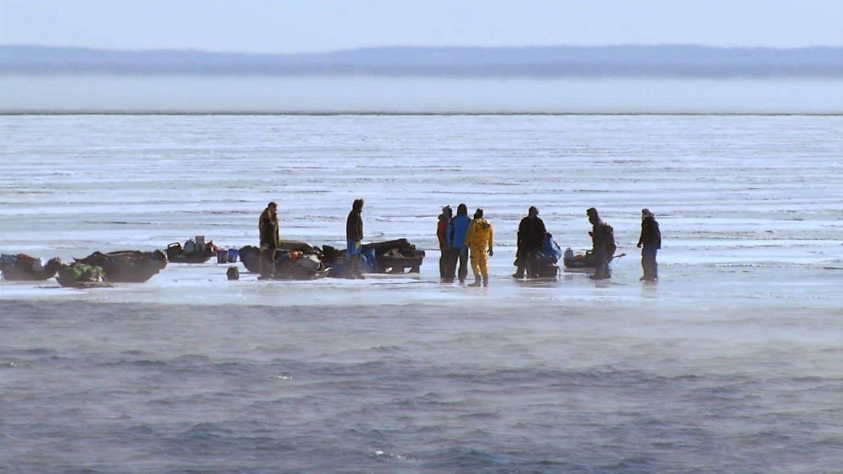 26 rescued from ice floe in Lake Superior [VIDEO]