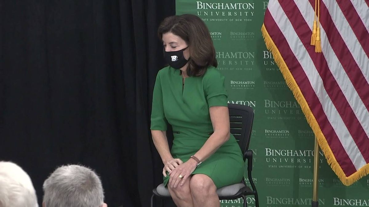 WATCH: 'Didn't even feel a thing': Gov.  Hochul receives COVID-19 booster shot