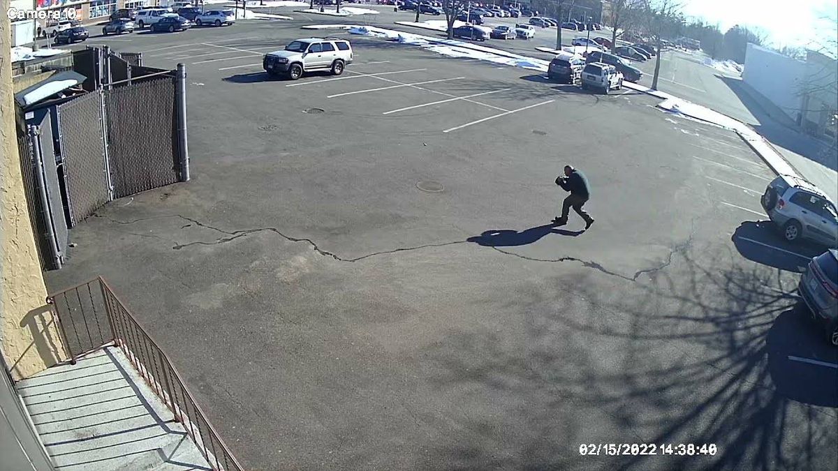 Woman hit, robbed while putting child in car in LI parking lot; suspect sought: police