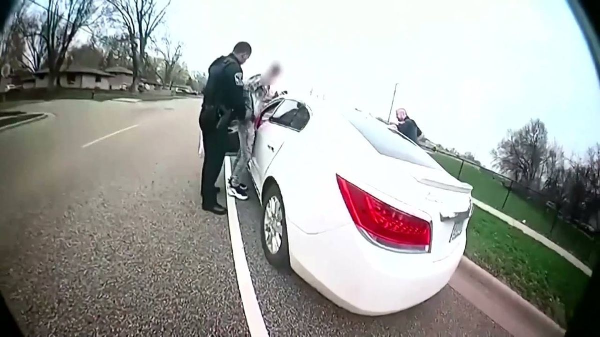 Disturbing video: Body cam shows cop in deadly arrest meant to grab Taser, not firearm