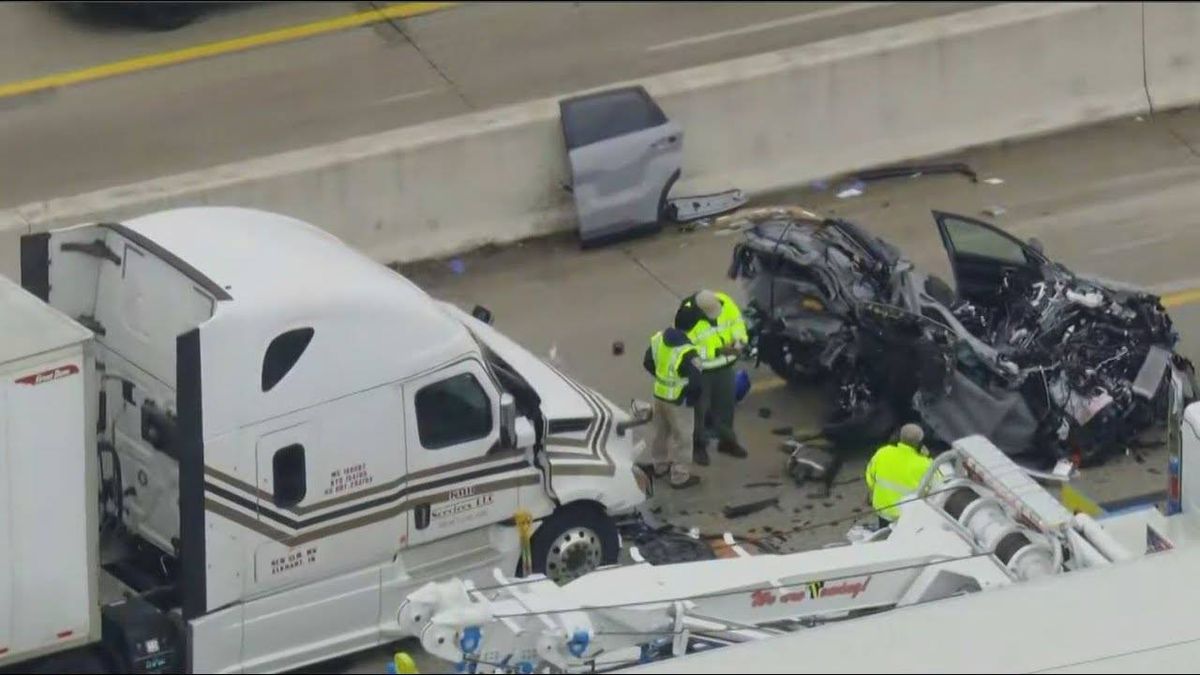 4-vehicle pileup on I-80/94 in NW Indiana leaves 1 dead, 2 critically injured