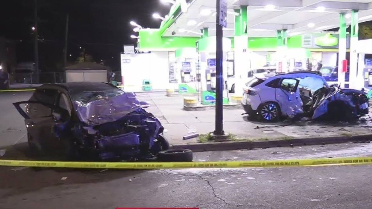 Teen killed, 3 others injured in South Side red light crash: CPD