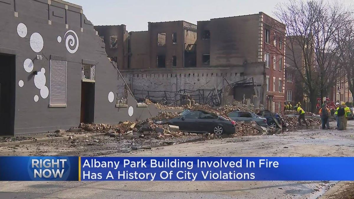 Firefighter injured in blaze at vacant apartment complex in Albany Park