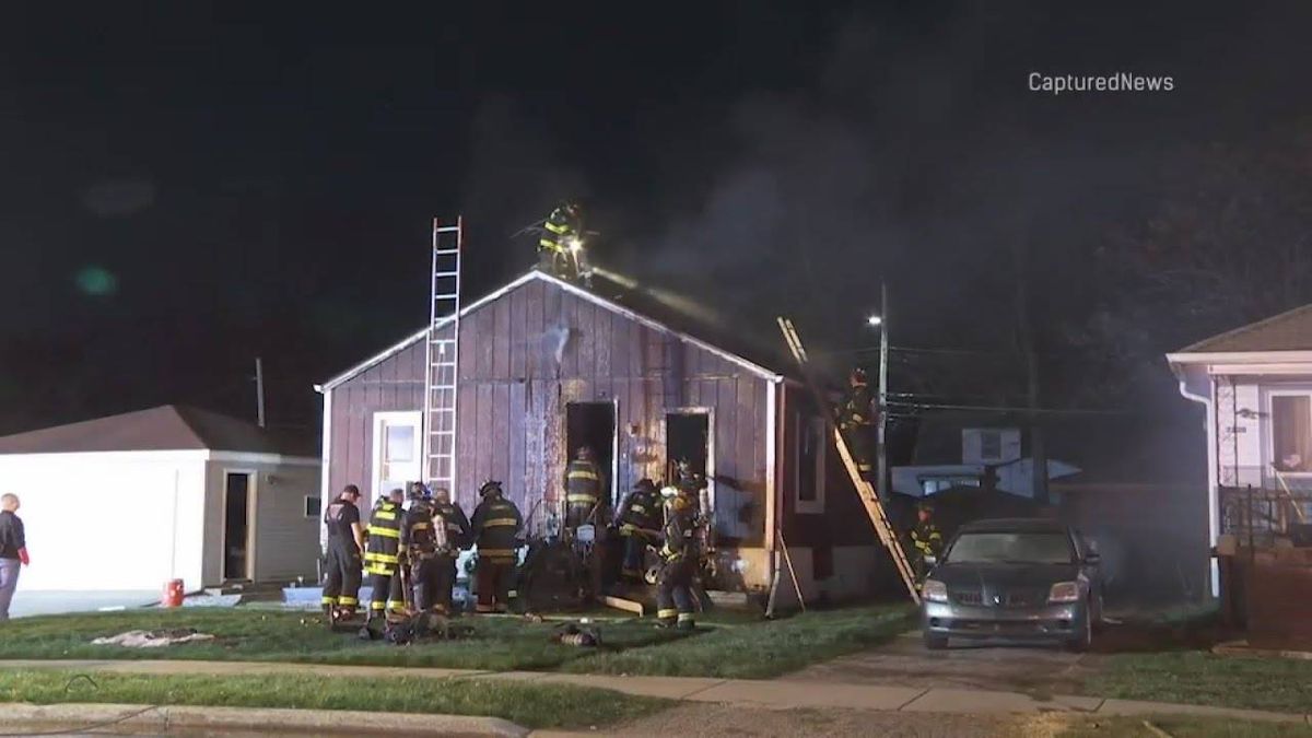 Man dies, firefighter hurt in Hammond house fire