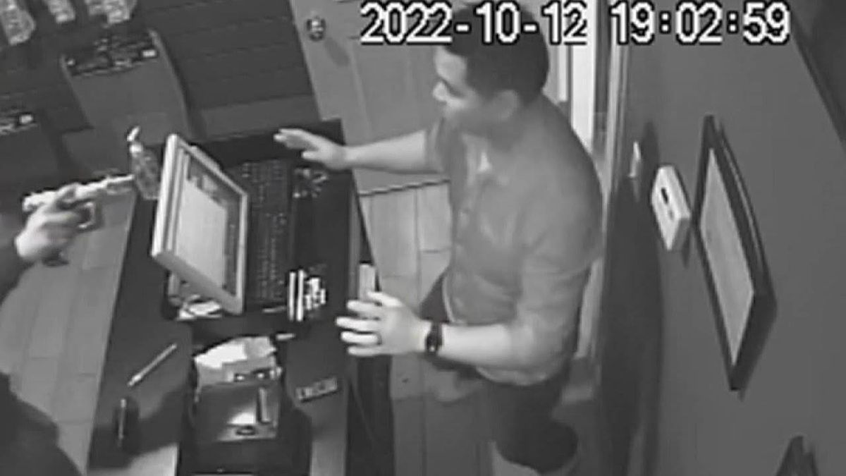 WATCH: Business owner knocks gun out of would-be robber's hands in Portage Park