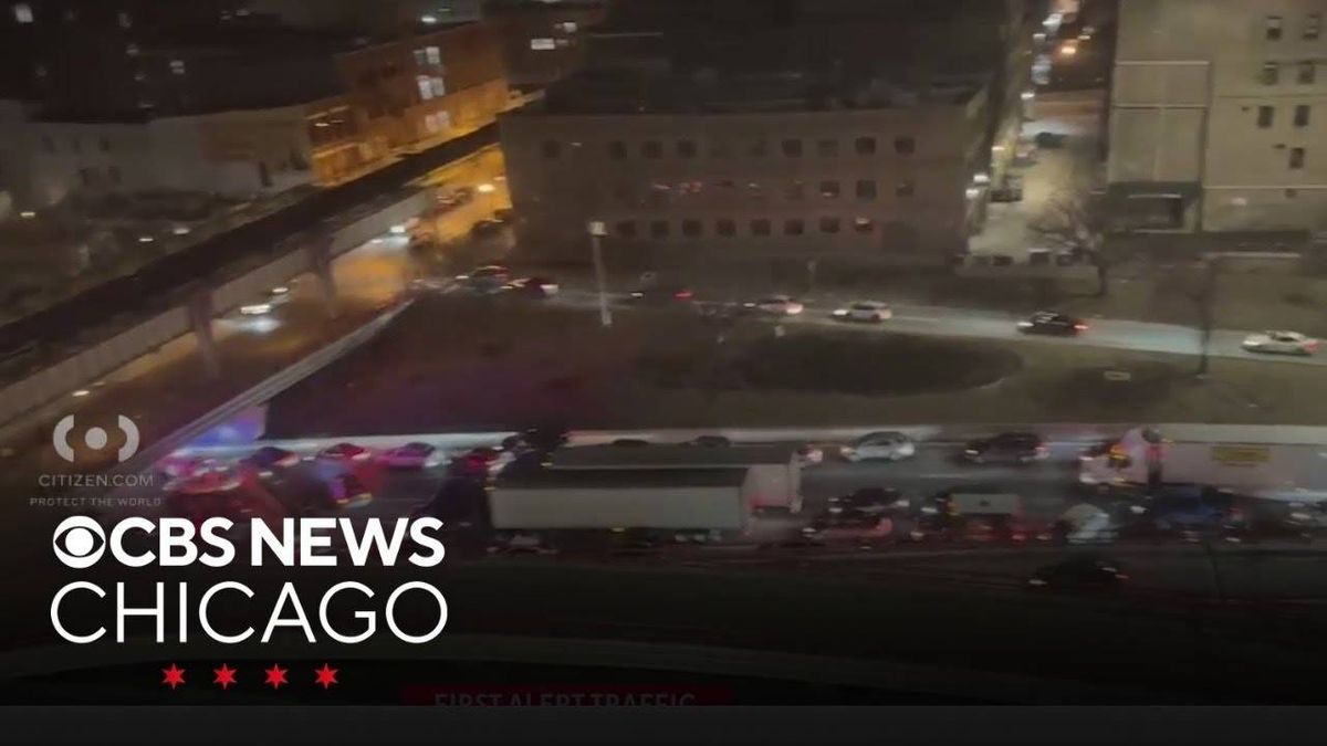 2 hurt on outbound Kennedy after steel pipes fall off of semi: ISP