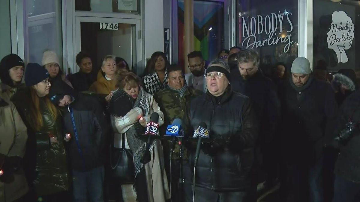 'We stand with them:' Chicago LGBTQ+ community holds vigil for Colorado Springs mass shooting victims