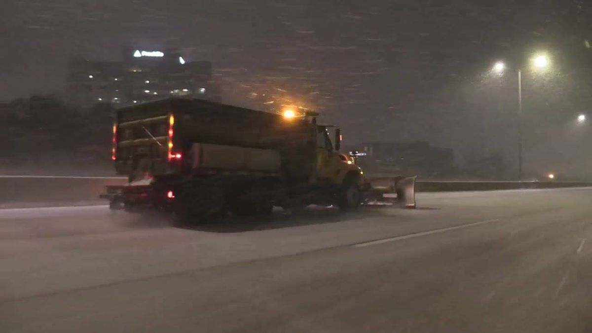 Nearly 3 inches of snow fall on Chicago, more snow expected Friday