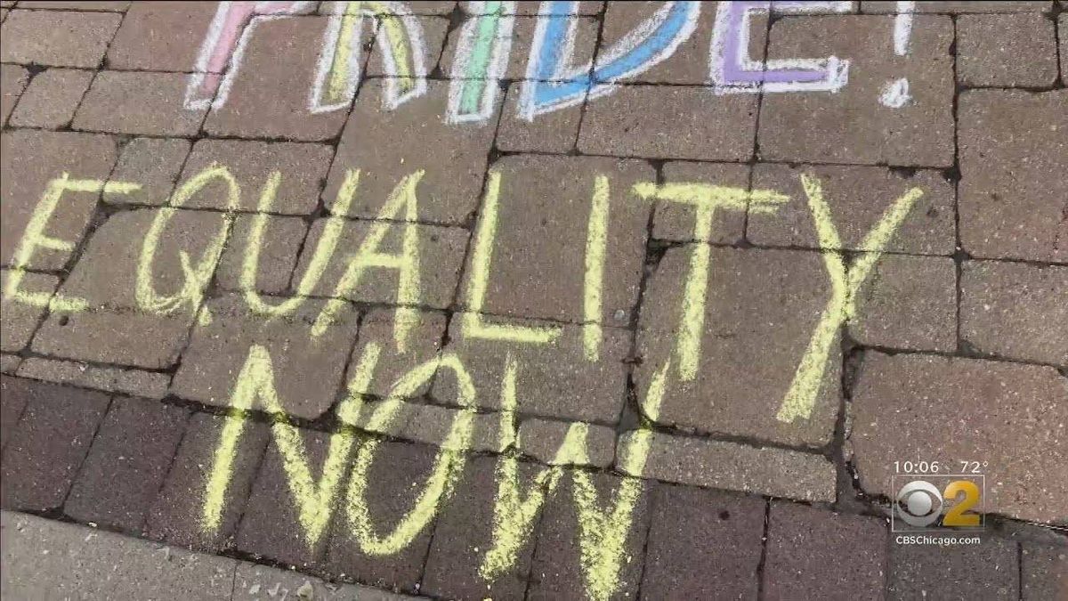 Elk Grove Village repeals 1961 ordinance on wearing 'clothes belonging to opposite sex'