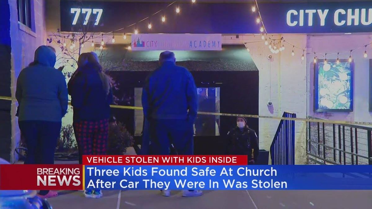Carjacker steals SUV with three children inside in River West, lets them out a block away