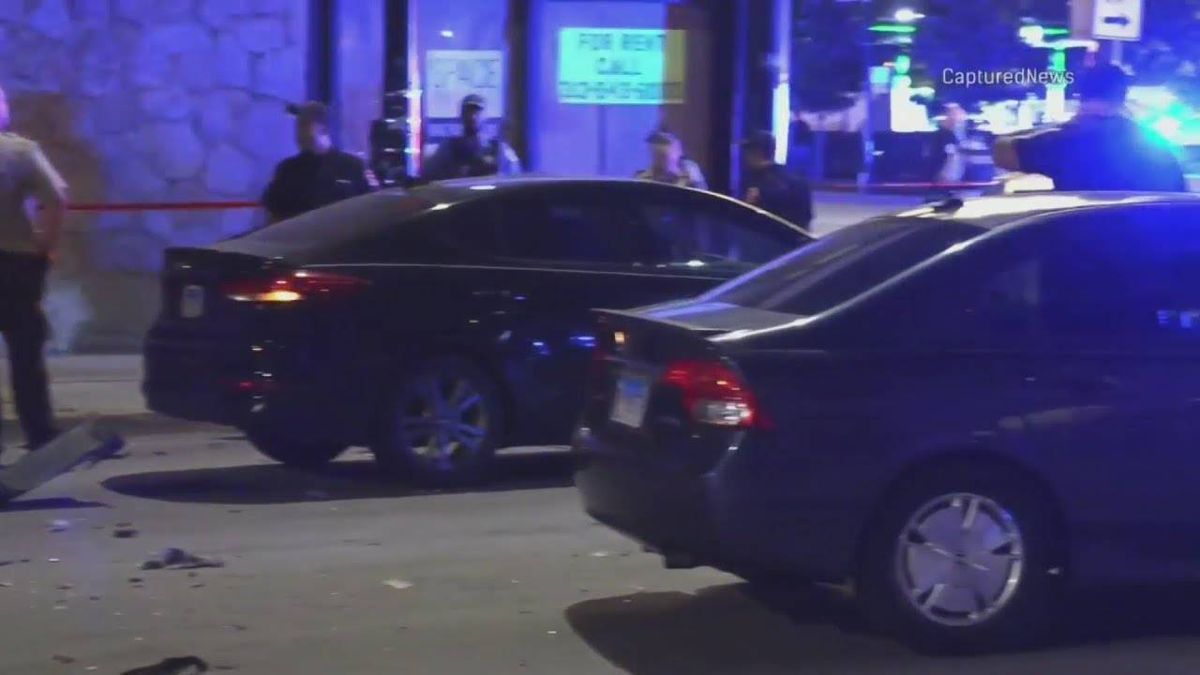 Driver crashes into 6 cars during police chase in River North: CPD