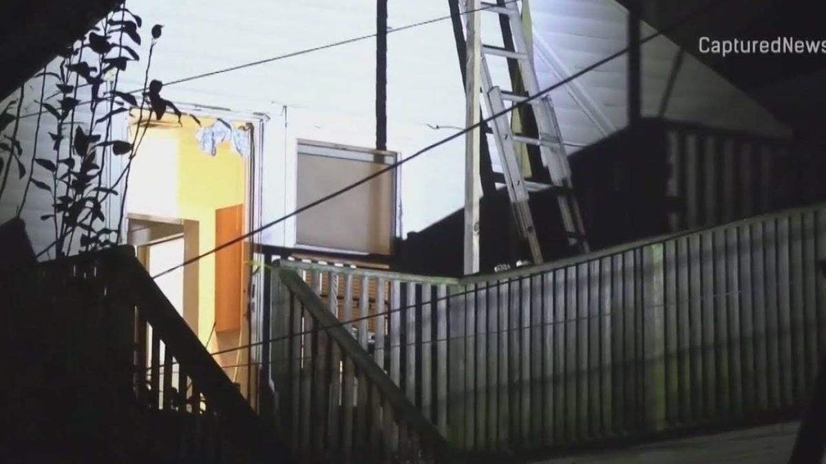 Man, child's decomposed bodies found in Logan Square apartment: Police