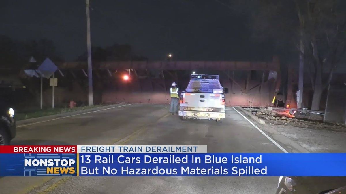 Freight train derails in Blue Island