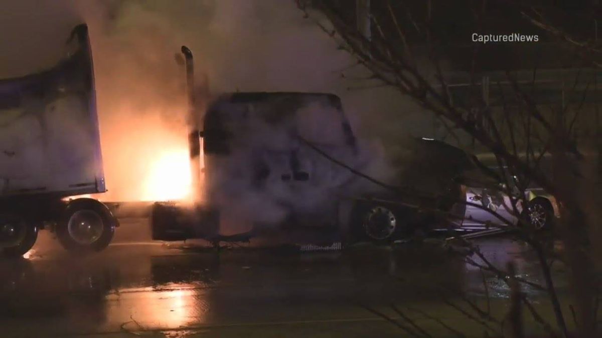 Fatal, fiery Dan Ryan crash shuts down outbound lanes, portion of CTA Red Line