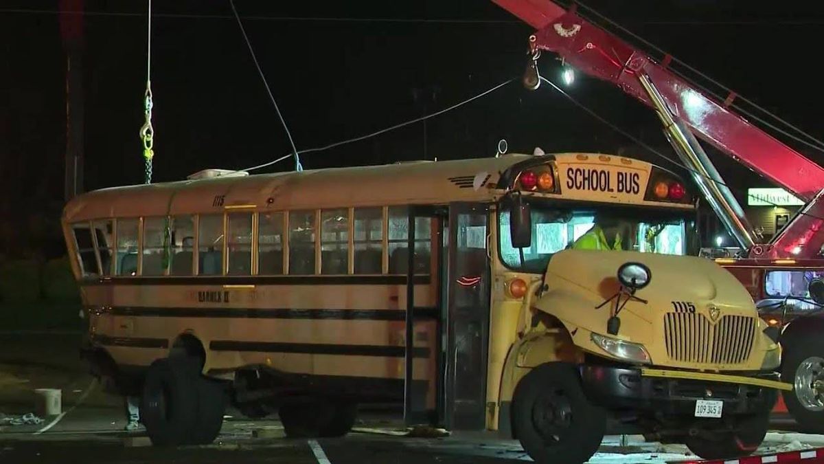 16 injured, 3 critically after bus carrying St. Ignatius JV hockey team rear-ended by drunk semi driver: Police