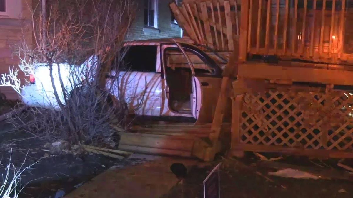 30-year-old woman dies after plowing car into Northwest Side porch: CPD