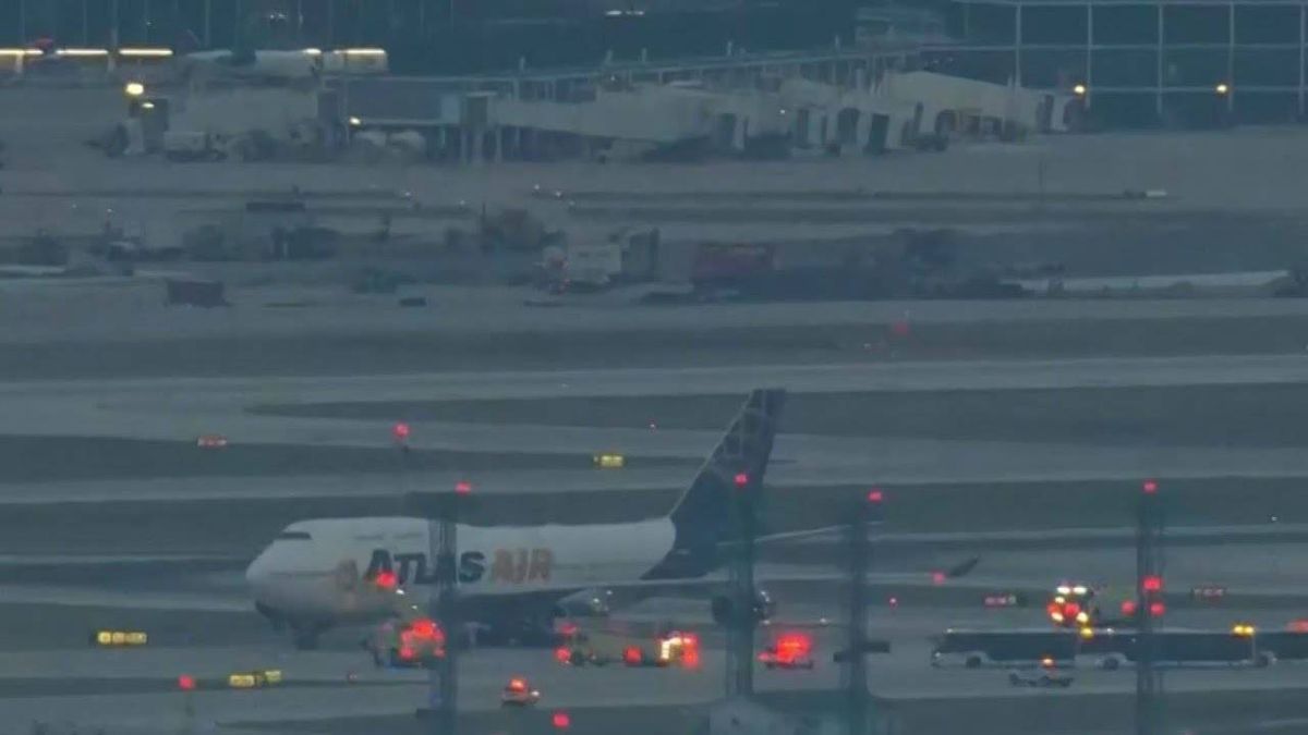 Plane full of military personnel heading to Poland makes emergency landing at O'Hare