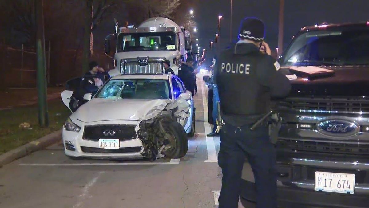 4 in custody after stolen car crashes on Dan Ryan, police say