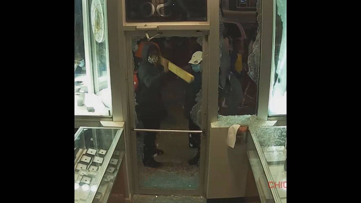Nearly 100 arrested after downtown looting last month: CPD