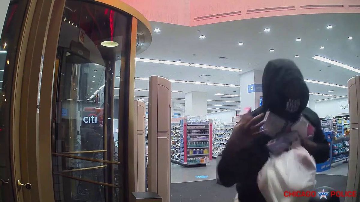 22 wanted for looting Loop Walgreens in August: police