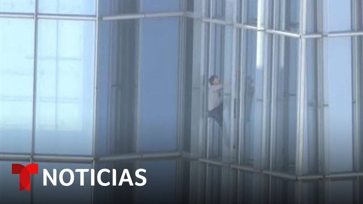 Hombre Escala El Edificio Mas Alto De Oklahoma